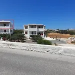 παραθαλάσσιο με θέα τον κόλπο βάρης Apartman Vári