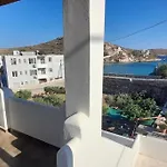 παραθαλάσσιο με θέα τον κόλπο βάρης Vári