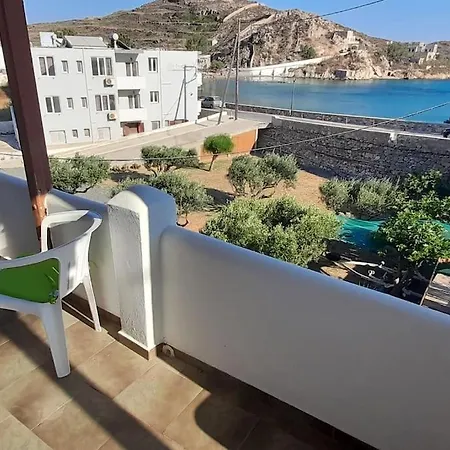 παραθαλάσσιο με θέα τον κόλπο βάρης