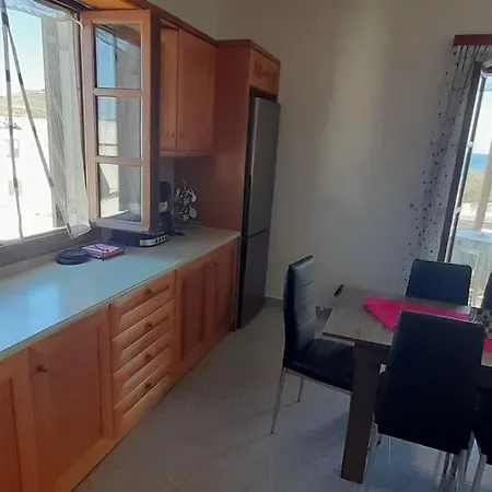 Апартаменты παραθαλάσσιο με θέα τον κόλπο βάρης Vari (Syros)