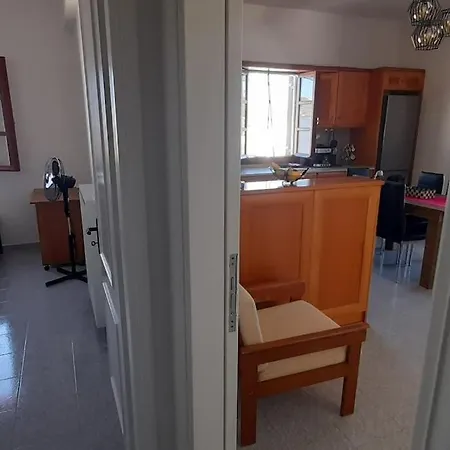 παραθαλάσσιο με θέα τον κόλπο βάρης *