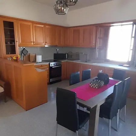 παραθαλάσσιο με θέα τον κόλπο βάρης *