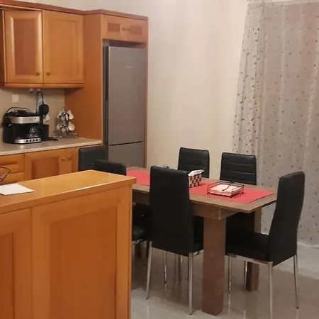 παραθαλάσσιο με θέα τον κόλπο βάρης *