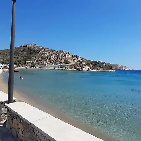 παραθαλάσσιο με θέα τον κόλπο βάρης Vári