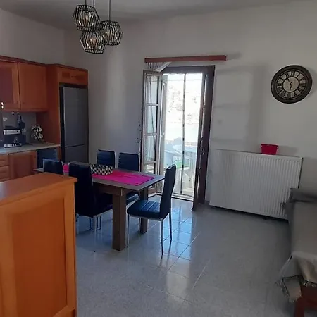 παραθαλάσσιο με θέα τον κόλπο βάρης