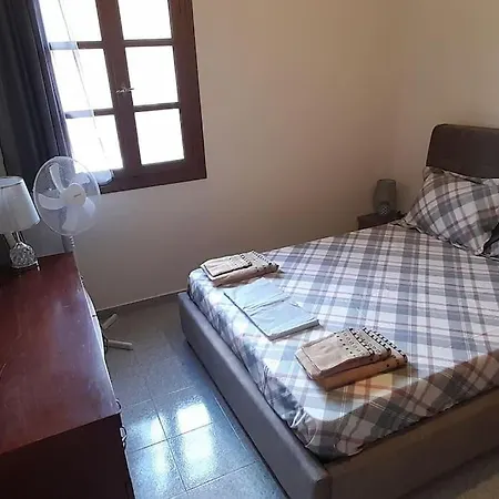 παραθαλάσσιο με θέα τον κόλπο βάρης Apartman Vári