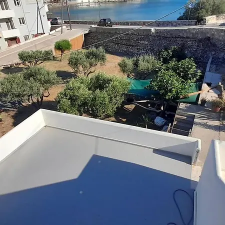 παραθαλάσσιο με θέα τον κόλπο βάρης