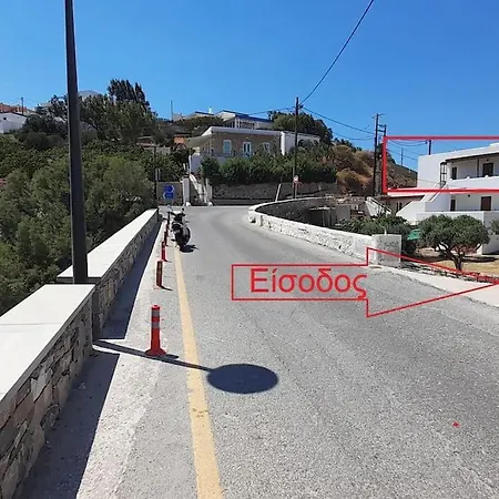 παραθαλάσσιο με θέα τον κόλπο βάρης Apartman Vári