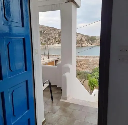 παραθαλάσσιο με θέα τον κόλπο βάρης *