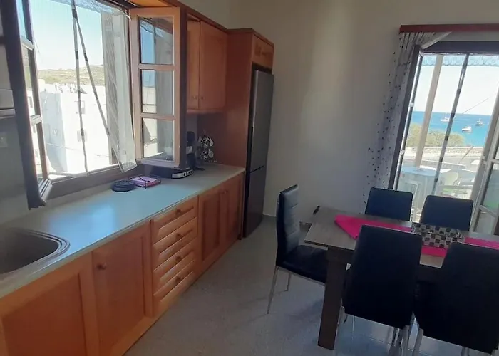 Apartment παραθαλάσσιο με θέα τον κόλπο βάρης Vari (Syros)