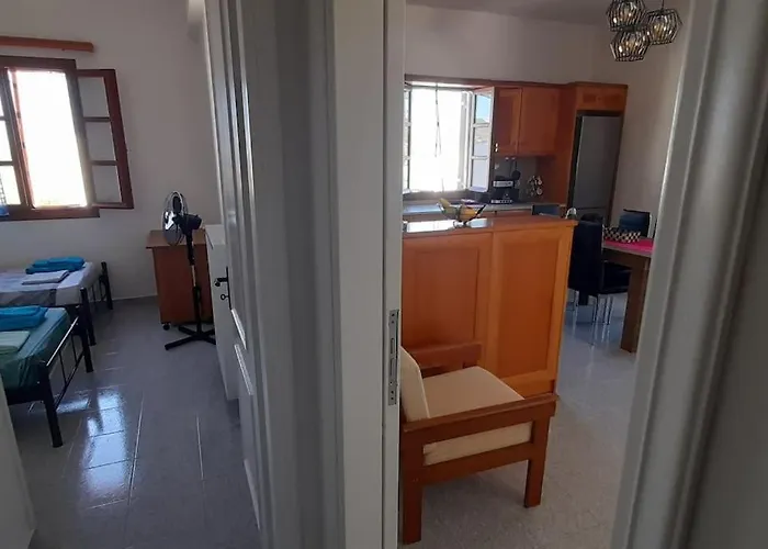 παραθαλάσσιο με θέα τον κόλπο βάρης *