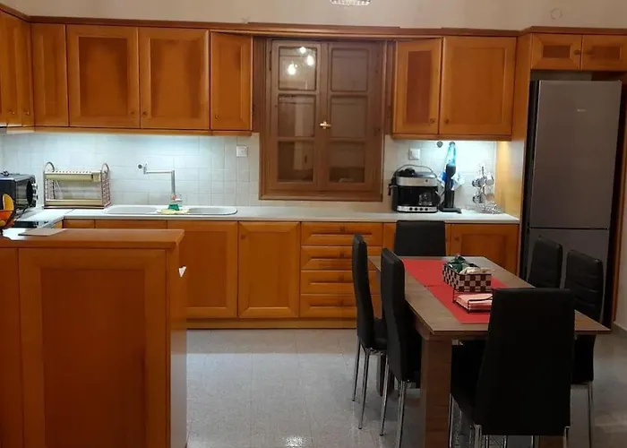 παραθαλάσσιο με θέα τον κόλπο βάρης * Vari (Syros)