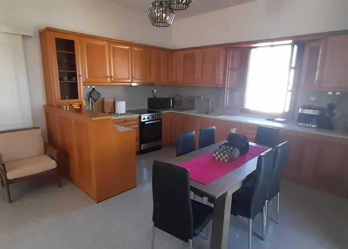 παραθαλάσσιο με θέα τον κόλπο βάρης *