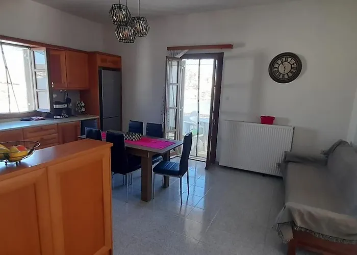 παραθαλάσσιο με θέα τον κόλπο βάρης