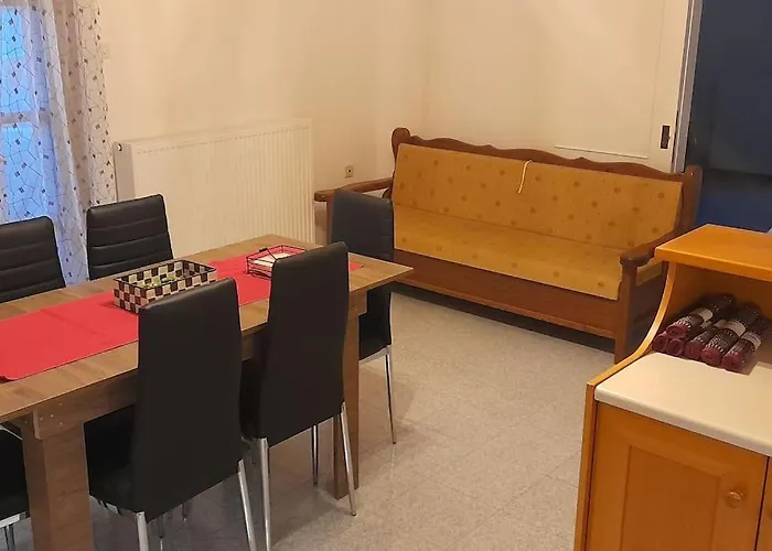 παραθαλάσσιο με θέα τον κόλπο βάρης * Vari (Syros)