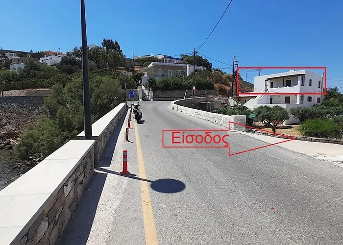 παραθαλάσσιο με θέα τον κόλπο βάρης Apartment Vari (Syros)